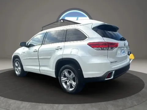 More photos of 2017 Toyota Highlander Hybrid Limited Sport Utility 4D at JT Wholesale Auto, Inc., OK