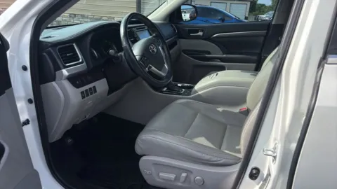 Photos of 2017 Toyota Highlander Hybrid Limited Sport Utility 4D for sale in Broken Arrow, OK at JT Wholesale Auto, Inc.