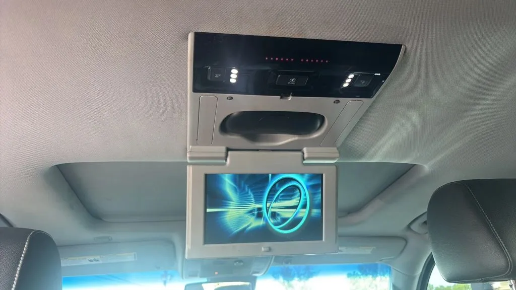 Chevrolet Suburban photo 27