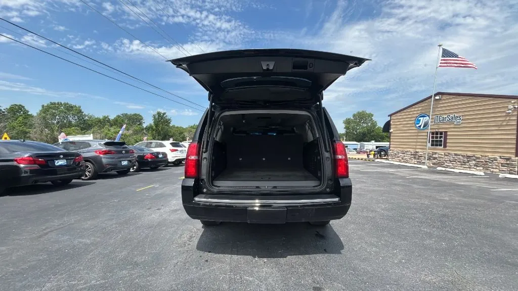Chevrolet Suburban photo 21
