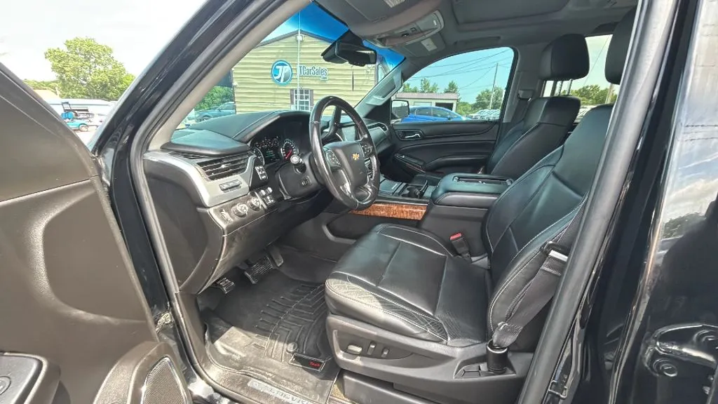 Chevrolet Suburban photo 20