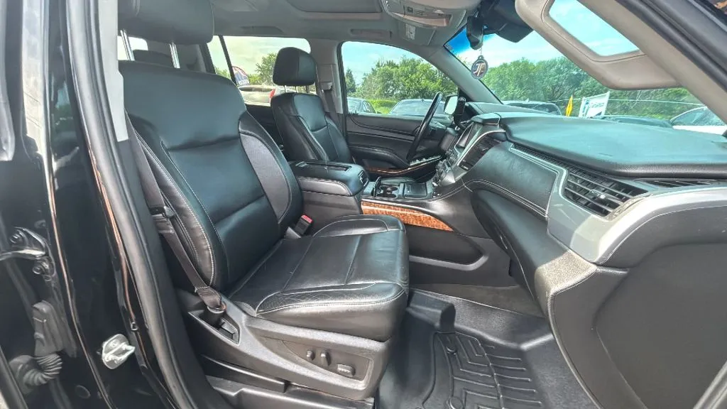 Chevrolet Suburban photo 32
