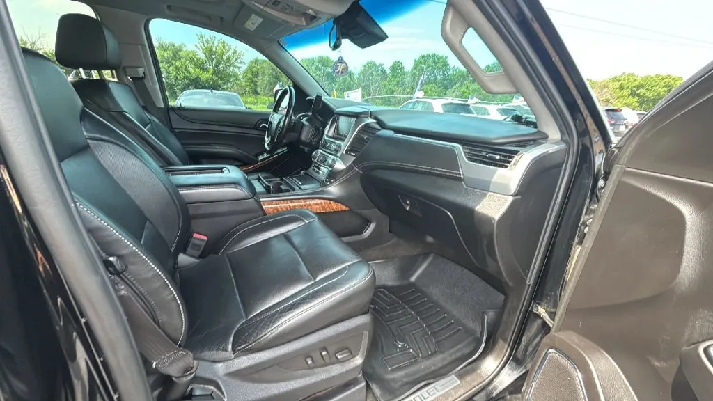 Chevrolet Suburban photo 30