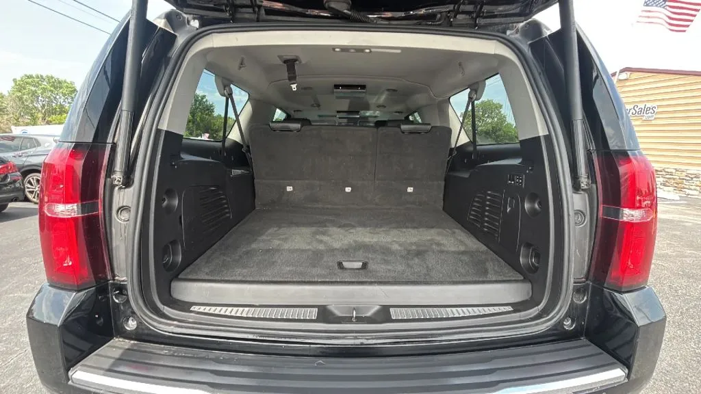 Chevrolet Suburban photo 23