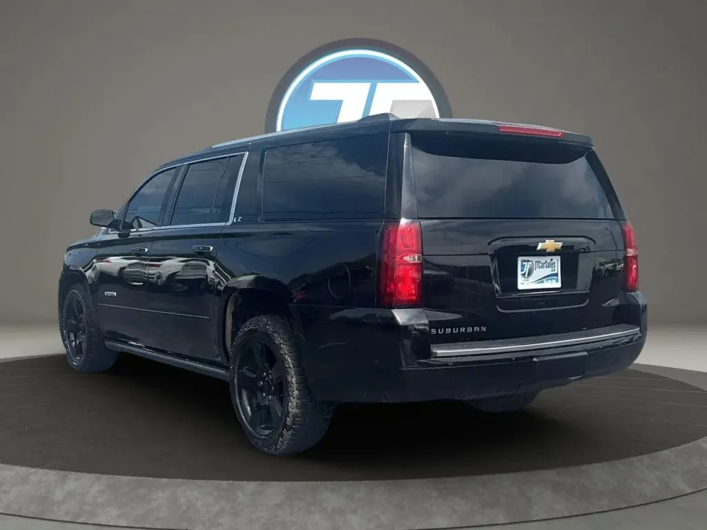 Chevrolet Suburban photo 18