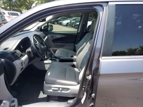 Photos of 2016 Honda Pilot EX-L Sport Utility 4D for sale in Broken Arrow, OK at JT Wholesale Auto, Inc.