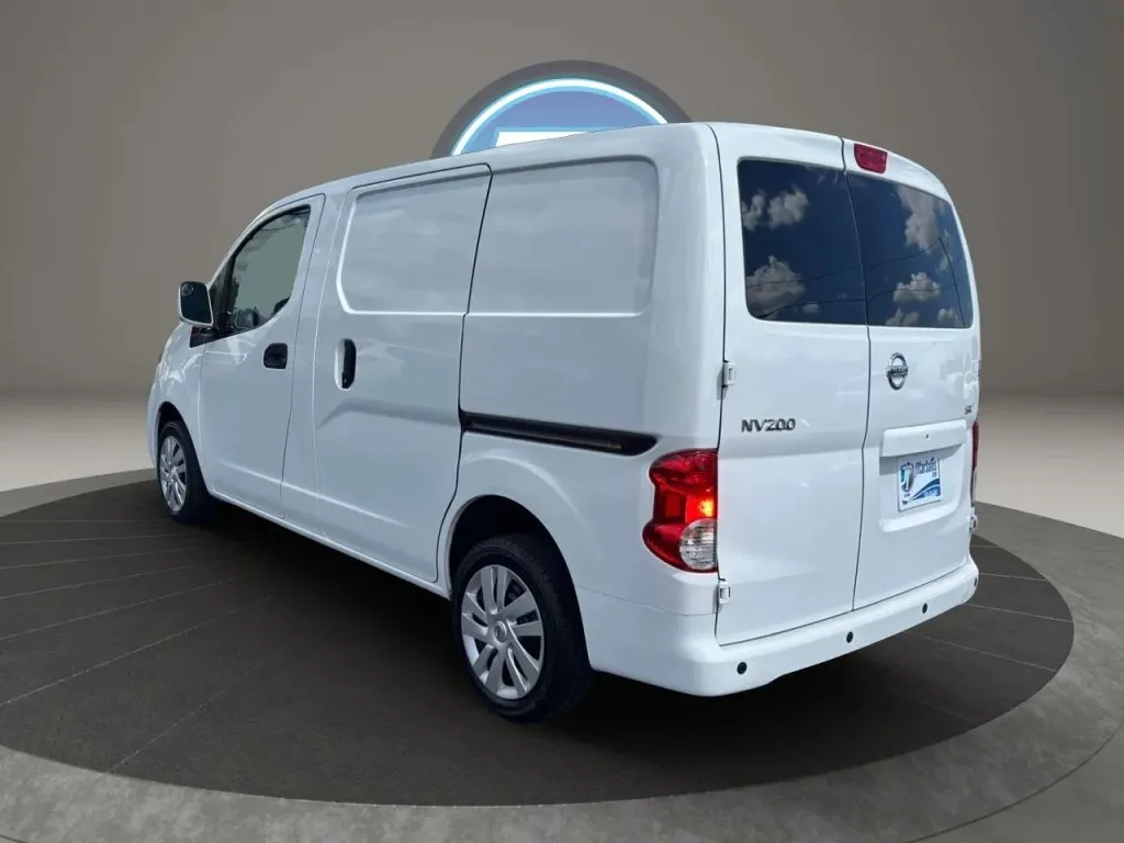 Nissan NV200 photo 9