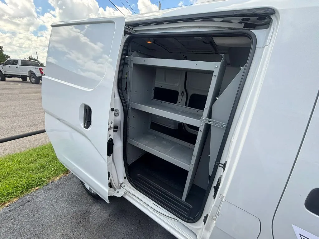 Nissan NV200 photo 29