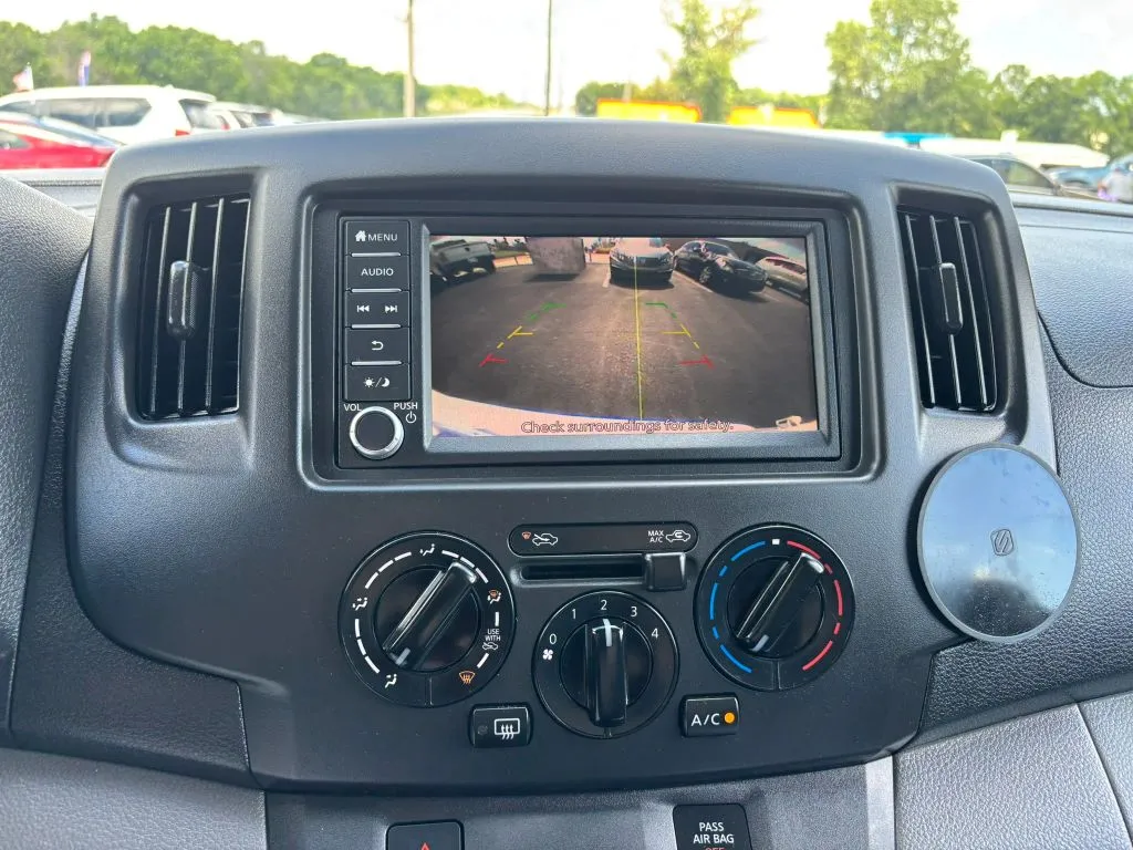 Nissan NV200 photo 28