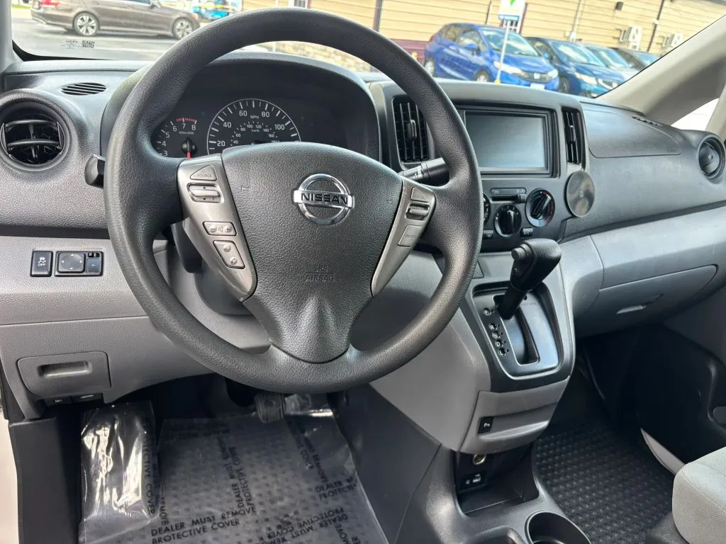 Nissan NV200 photo 12
