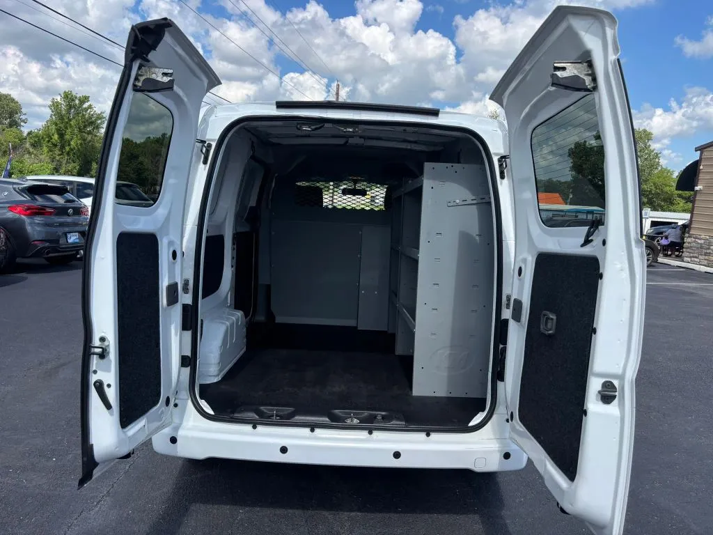 Nissan NV200 photo 14