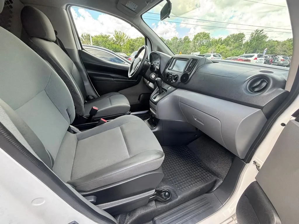 Nissan NV200 photo 23