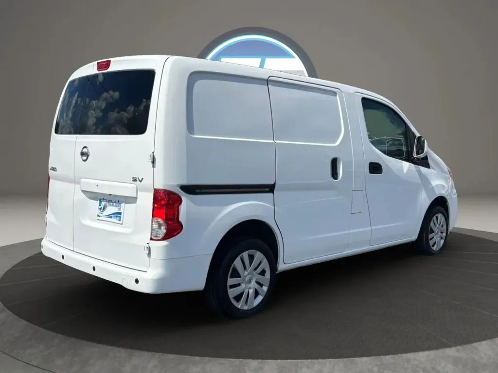 Nissan NV200 photo 19