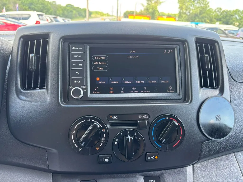 Nissan NV200 photo 15