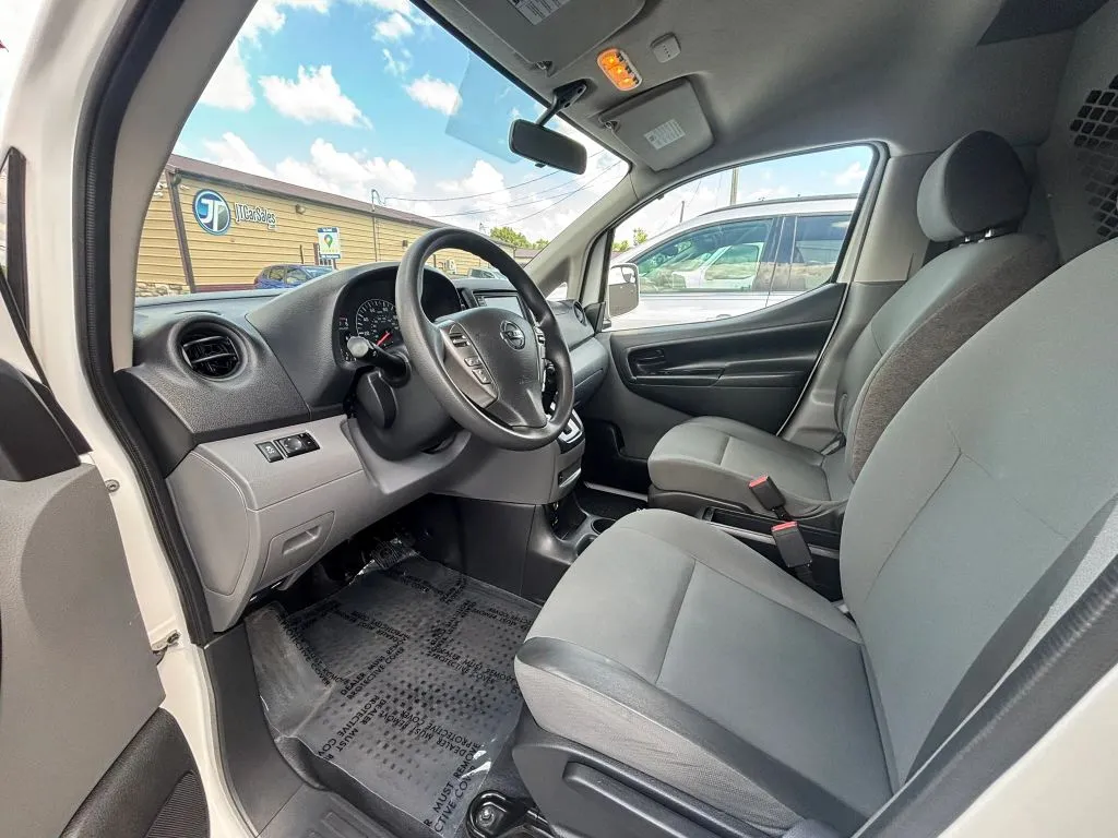 Nissan NV200 photo 8