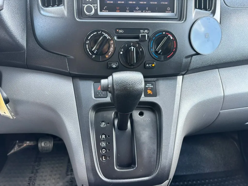 Nissan NV200 photo 26