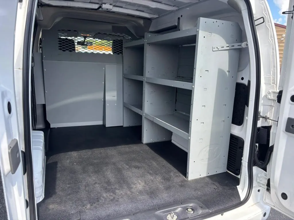 Nissan NV200 photo 11