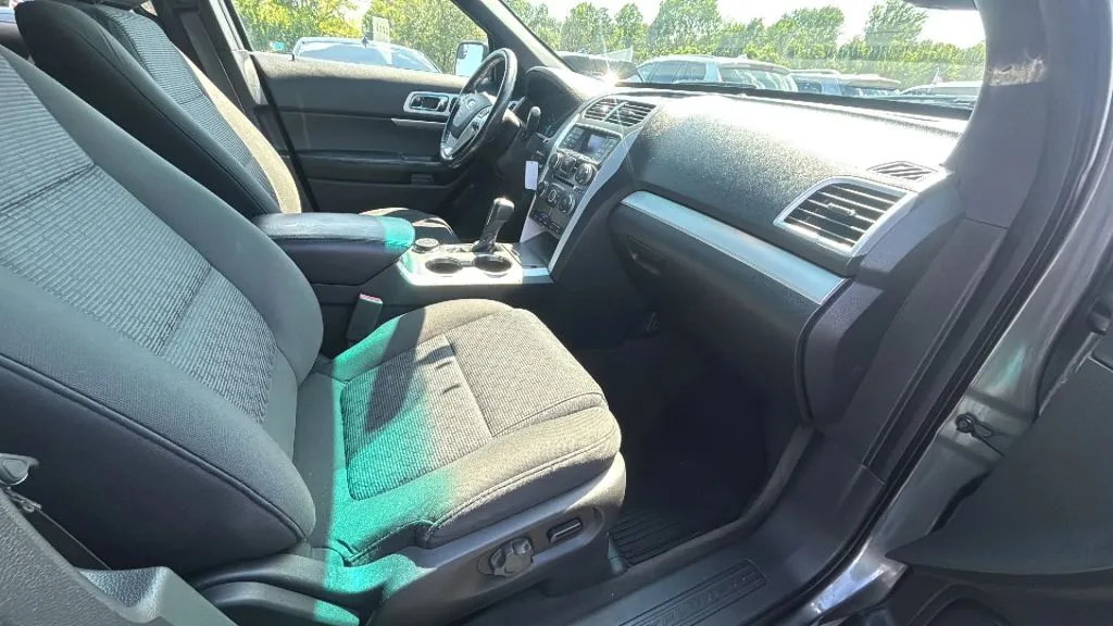 2015 Ford Explorer XLT - Photo 31
