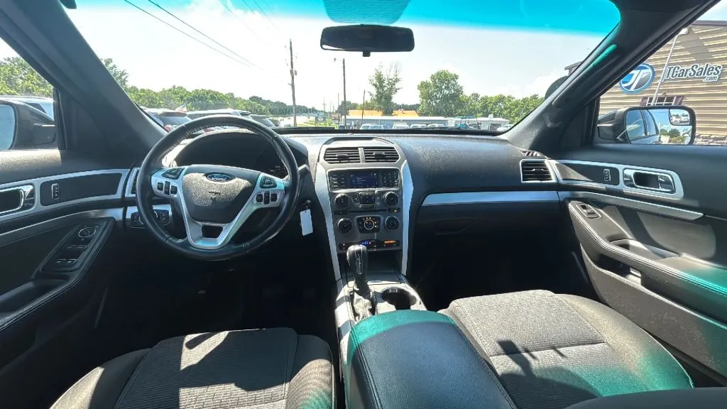 2015 Ford Explorer XLT - Photo 24