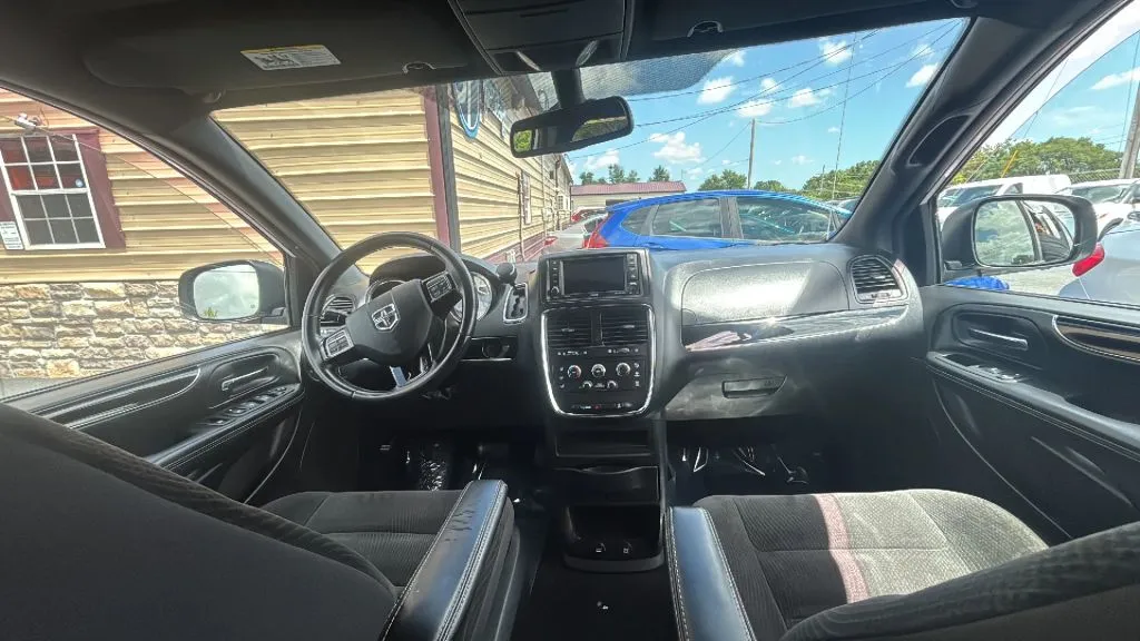 Dodge Grand Caravan photo 11