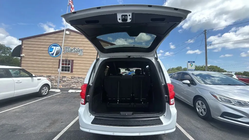 Dodge Grand Caravan photo 18