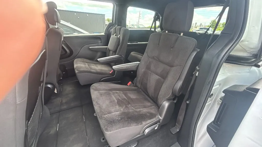Dodge Grand Caravan photo 16