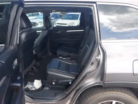 More photos of 2019 Toyota Highlander XLE Sport Utility 4D at JT Wholesale Auto, Inc., OK