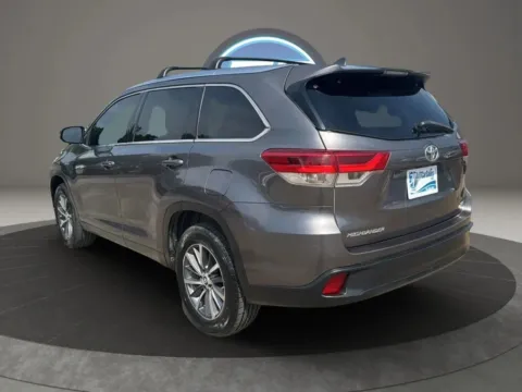 More photos of 2019 Toyota Highlander XLE Sport Utility 4D at JT Wholesale Auto, Inc., OK