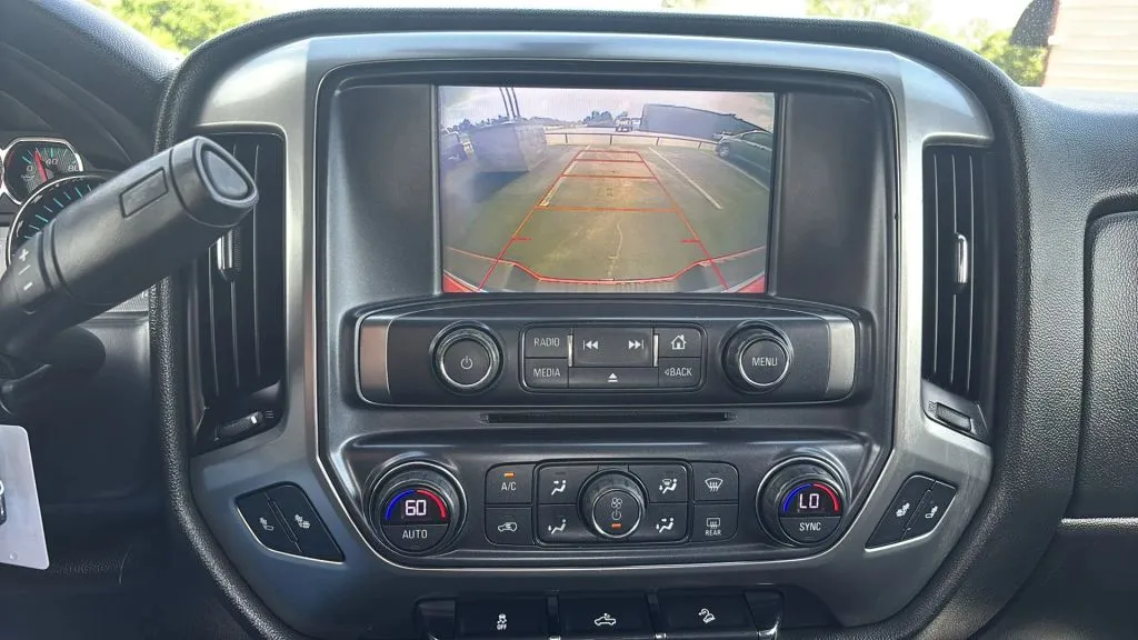 Chevrolet Silverado photo 19