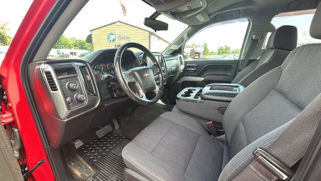 Chevrolet Silverado photo 23