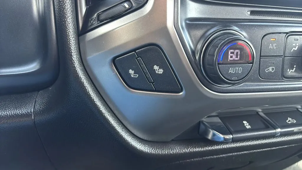 Chevrolet Silverado photo 16