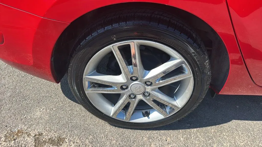 Hyundai Elantra photo 16