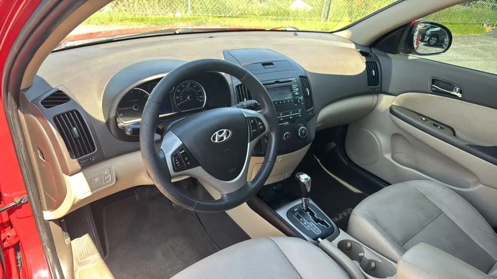 Hyundai Elantra photo 25