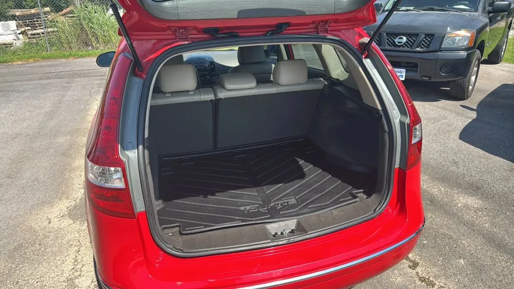 Hyundai Elantra photo 8