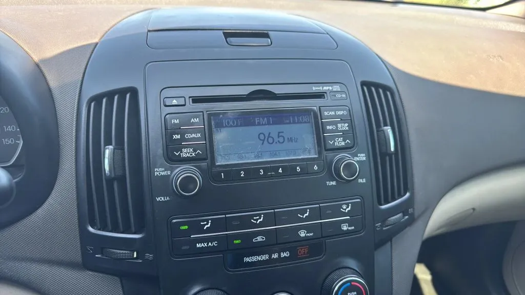Hyundai Elantra photo 30