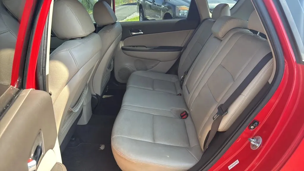 Hyundai Elantra photo 18