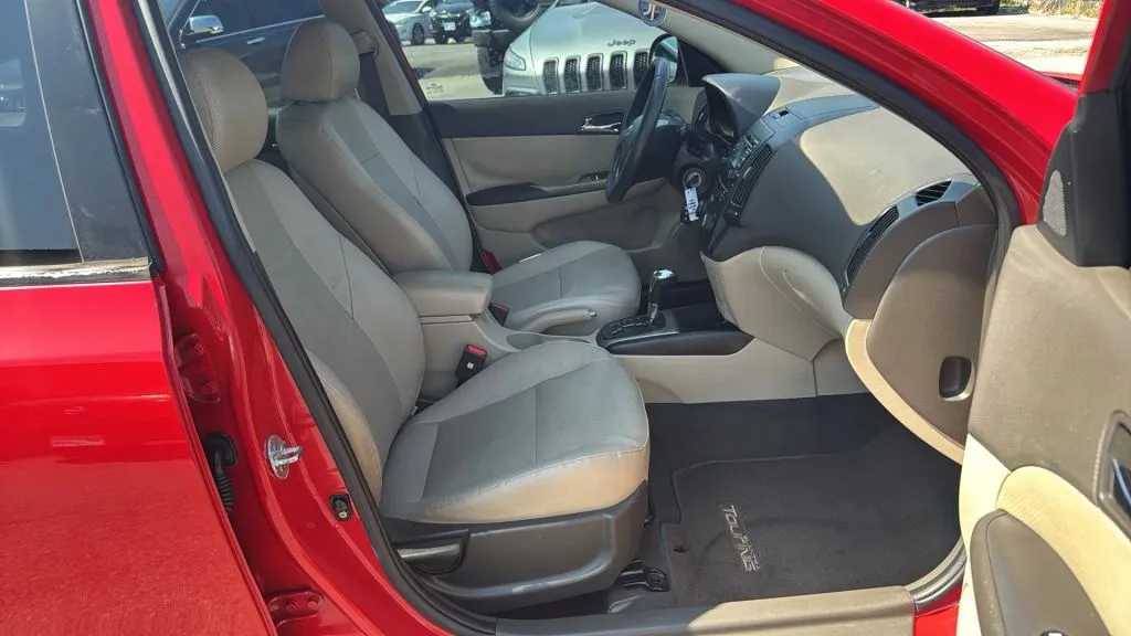 Hyundai Elantra photo 22