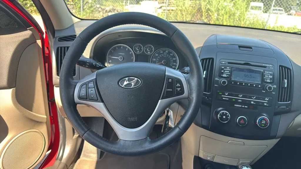 Hyundai Elantra photo 26