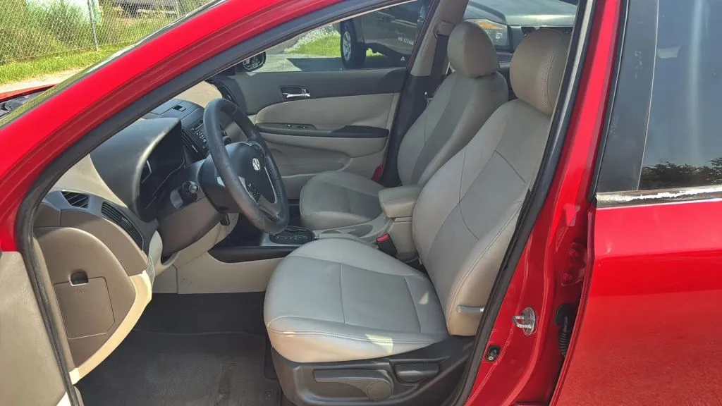 Hyundai Elantra photo 23