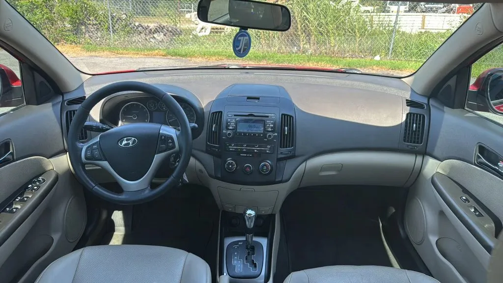 Hyundai Elantra photo 21