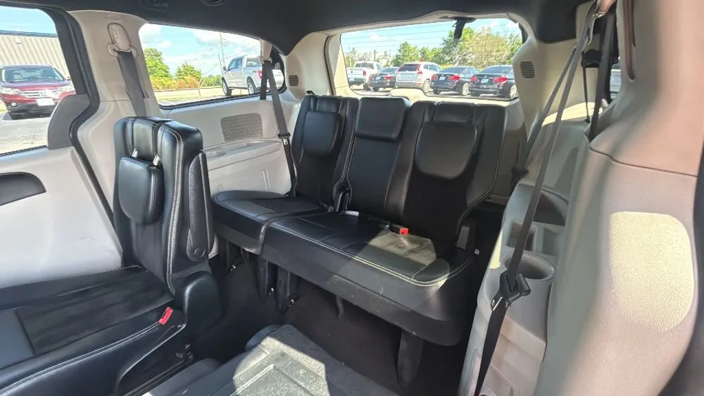 Dodge Grand Caravan photo 11
