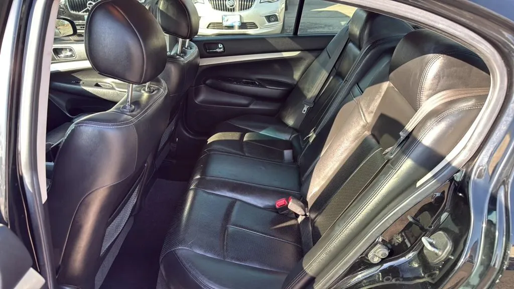Infiniti G photo 15