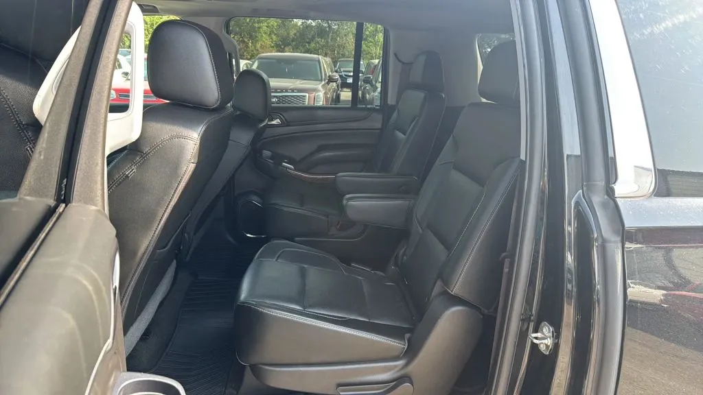 Chevrolet Suburban photo 31