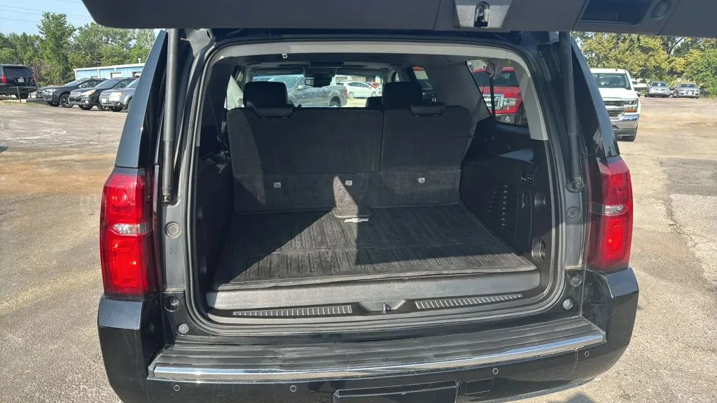 Chevrolet Suburban photo 23