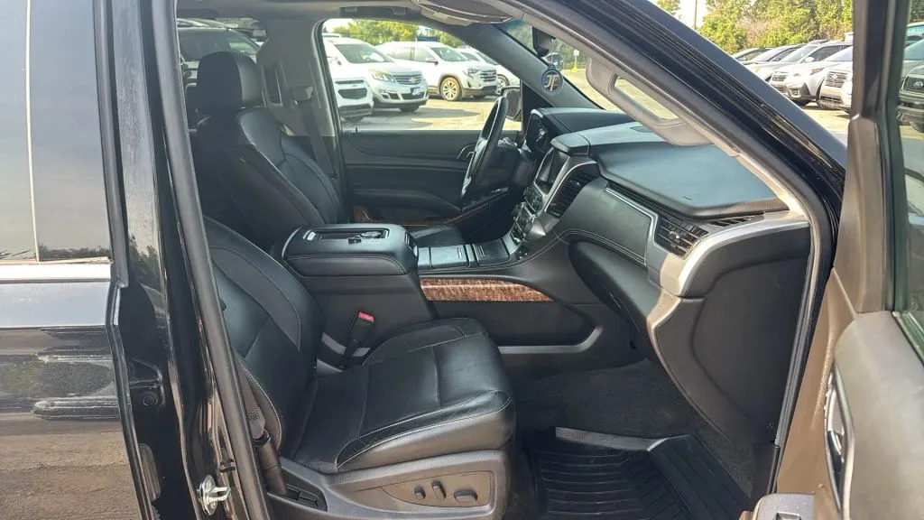 Chevrolet Suburban photo 5