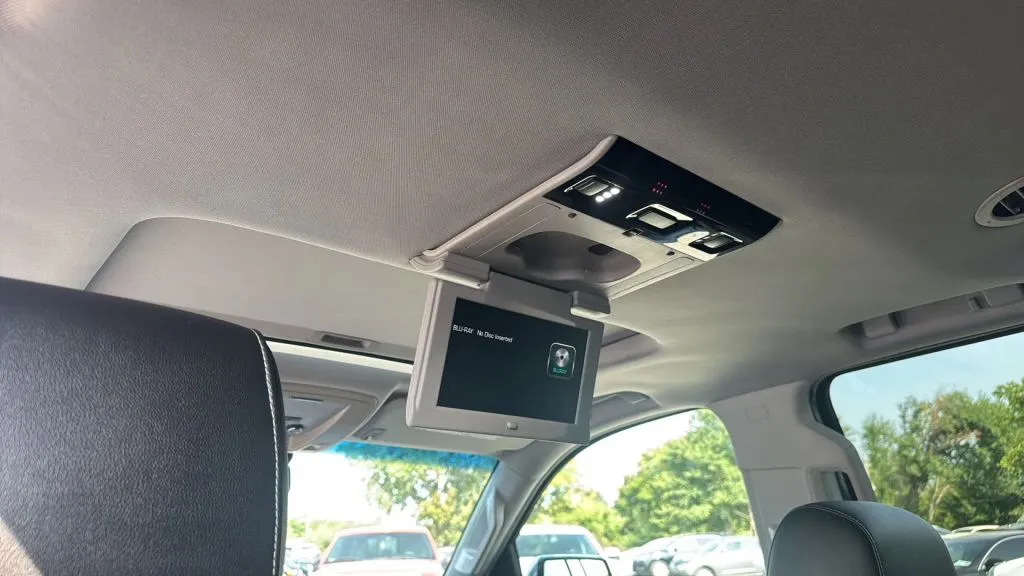 Chevrolet Suburban photo 16