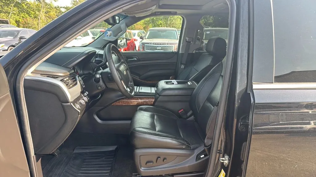 Chevrolet Suburban photo 8
