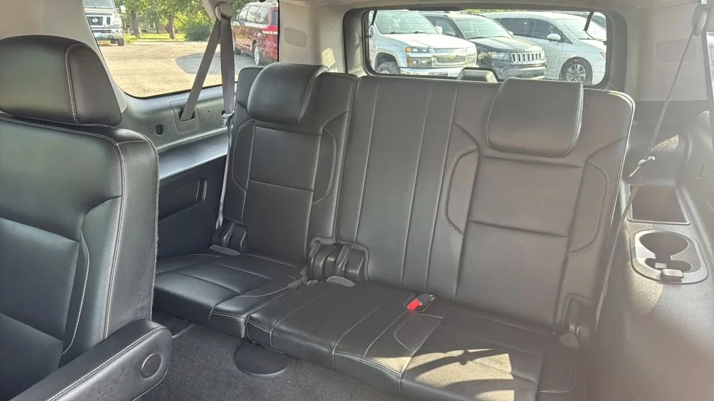 Chevrolet Suburban photo 19