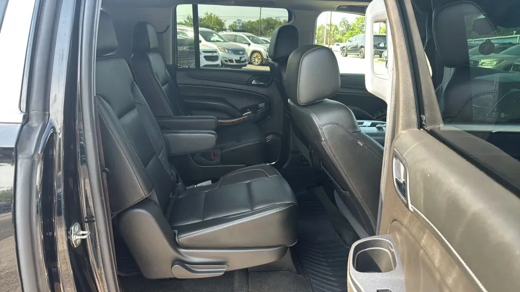 Chevrolet Suburban photo 11
