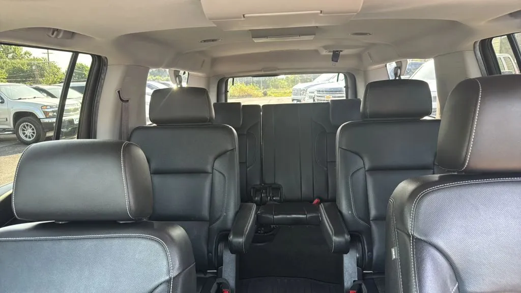 Chevrolet Suburban photo 30